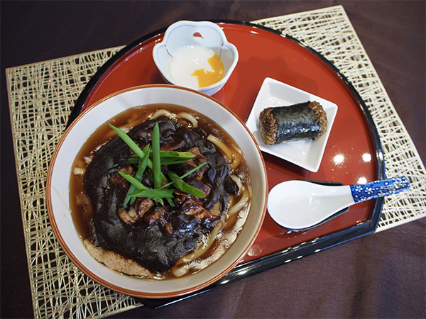黒カレーうどん＆カレー俵ご飯